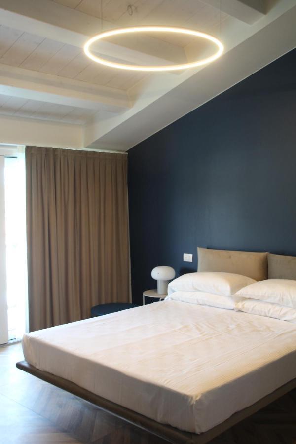 C House Rooms Lake Peschiera del Garda Buitenkant foto