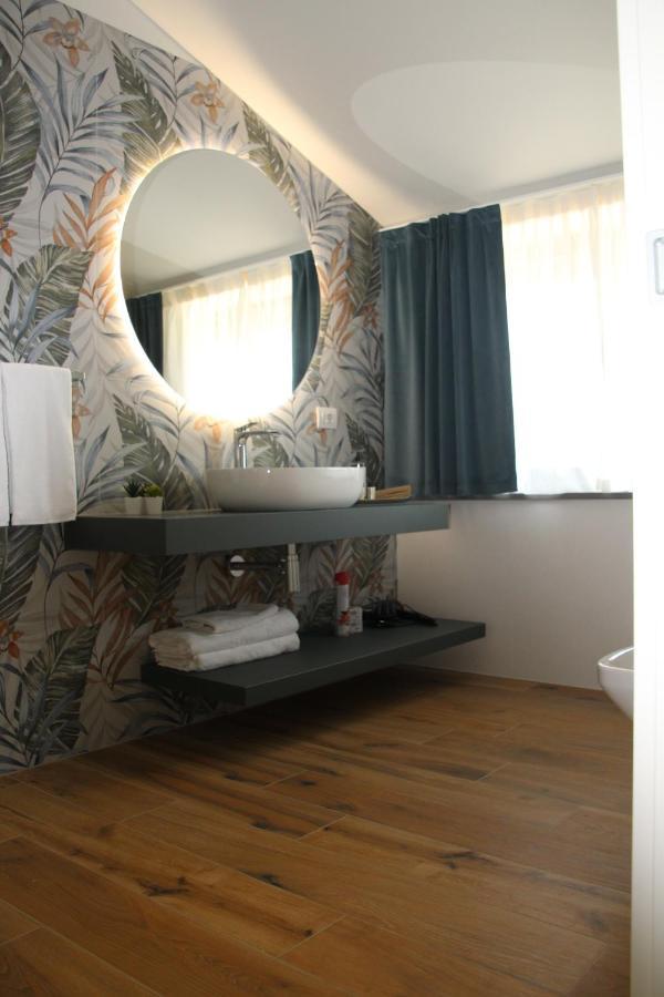 C House Rooms Lake Peschiera del Garda Buitenkant foto