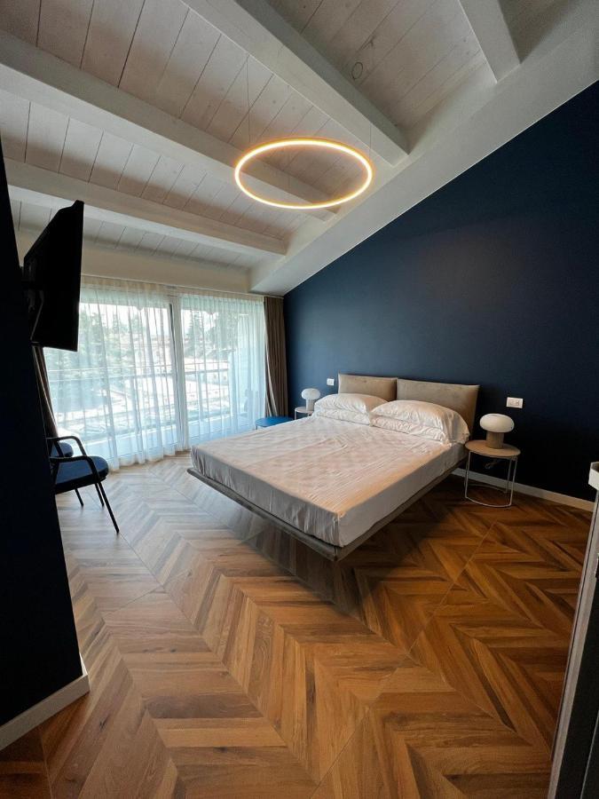 C House Rooms Lake Peschiera del Garda Buitenkant foto