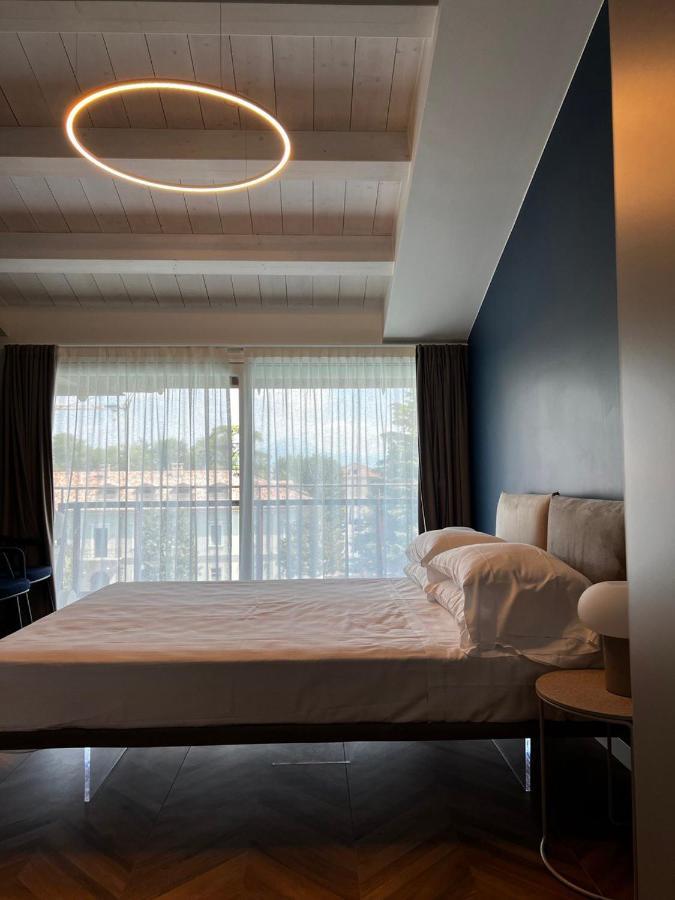 C House Rooms Lake Peschiera del Garda Buitenkant foto