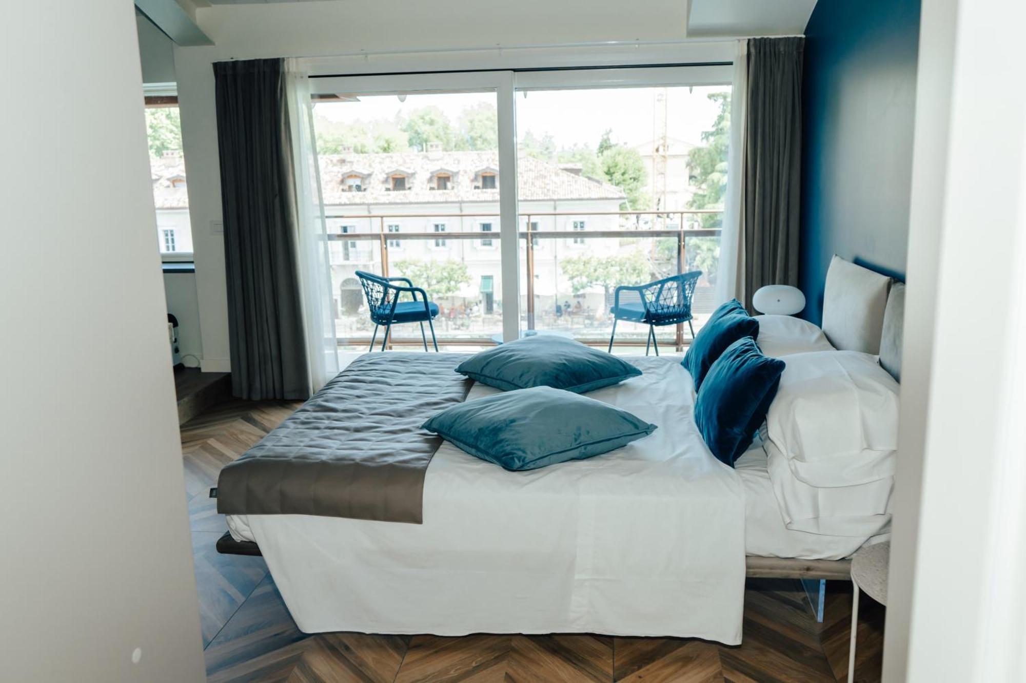 C House Rooms Lake Peschiera del Garda Buitenkant foto