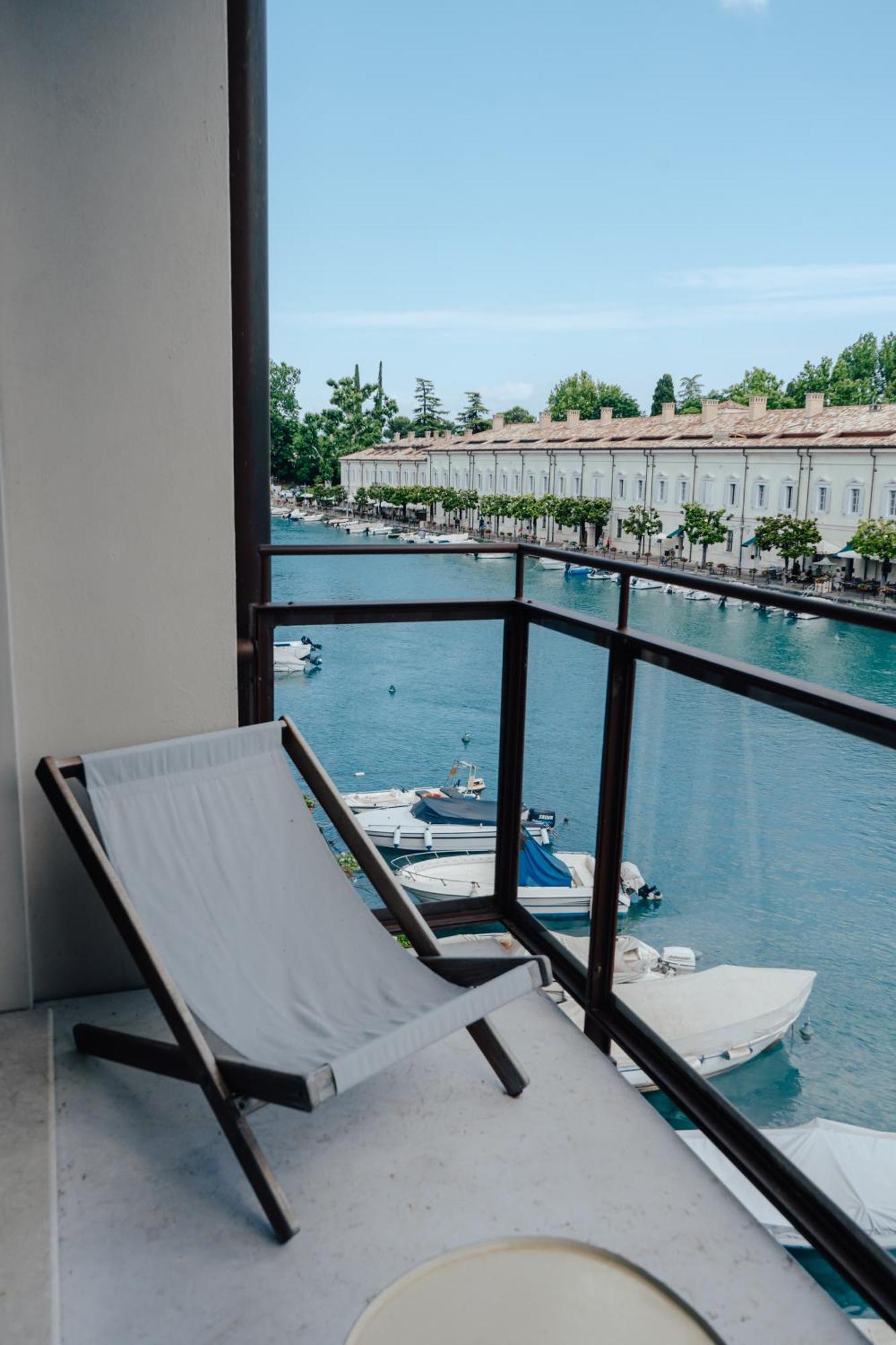 C House Rooms Lake Peschiera del Garda Buitenkant foto