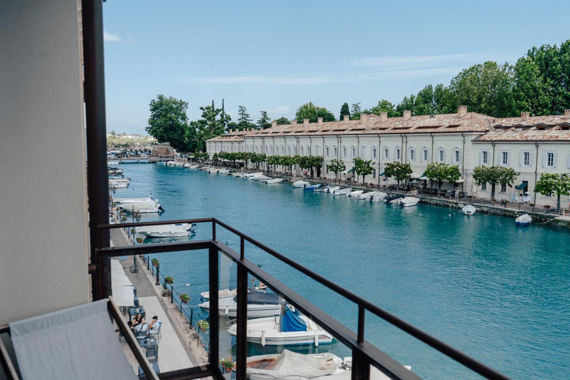 C House Rooms Lake Peschiera del Garda Buitenkant foto