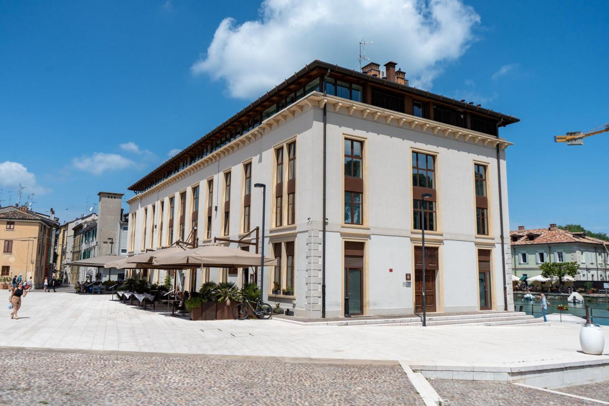 C House Rooms Lake Peschiera del Garda Buitenkant foto
