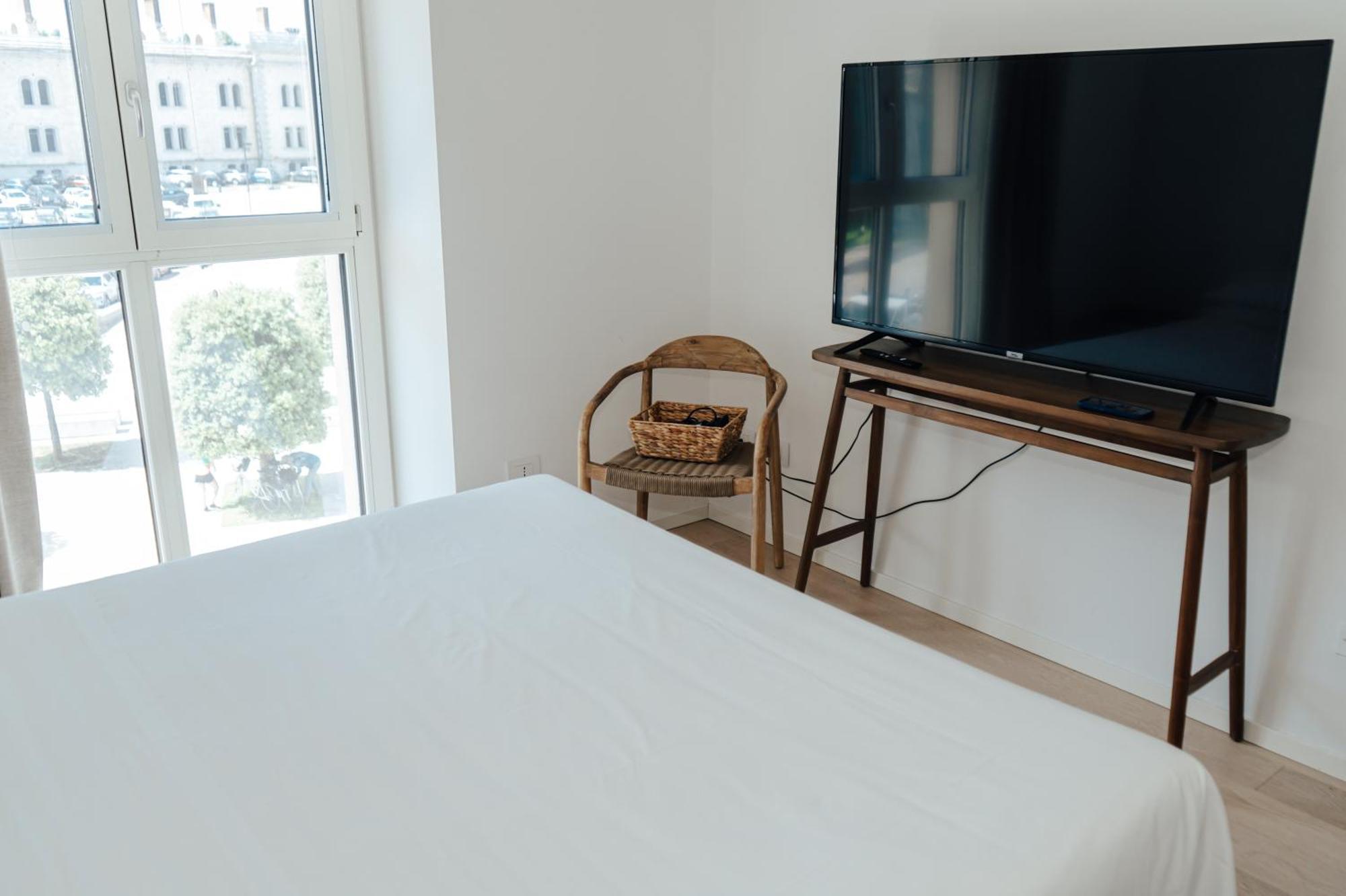 C House Rooms Lake Peschiera del Garda Buitenkant foto