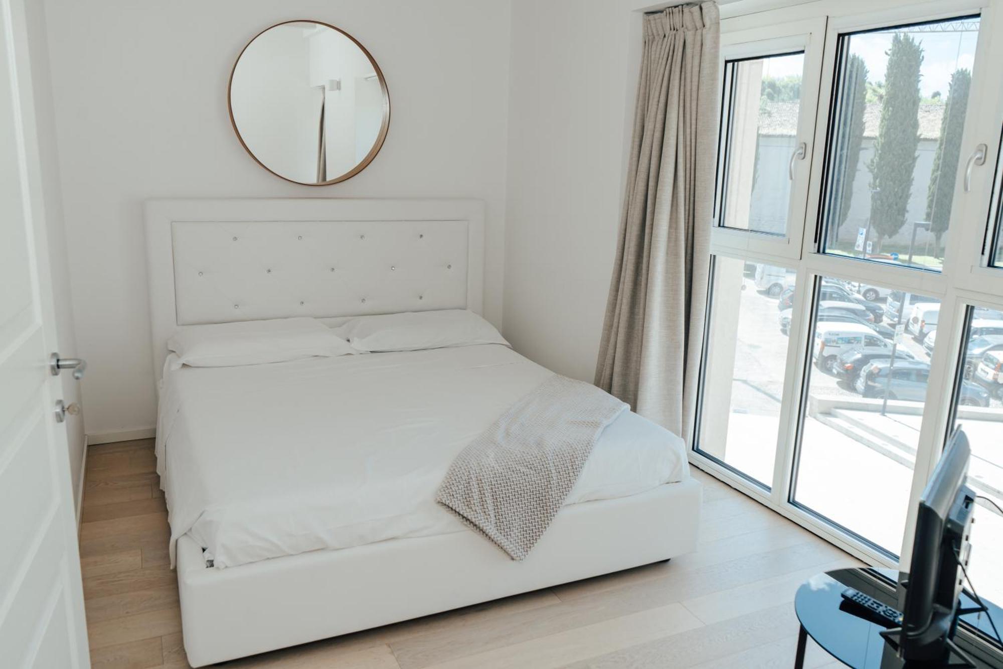 C House Rooms Lake Peschiera del Garda Buitenkant foto