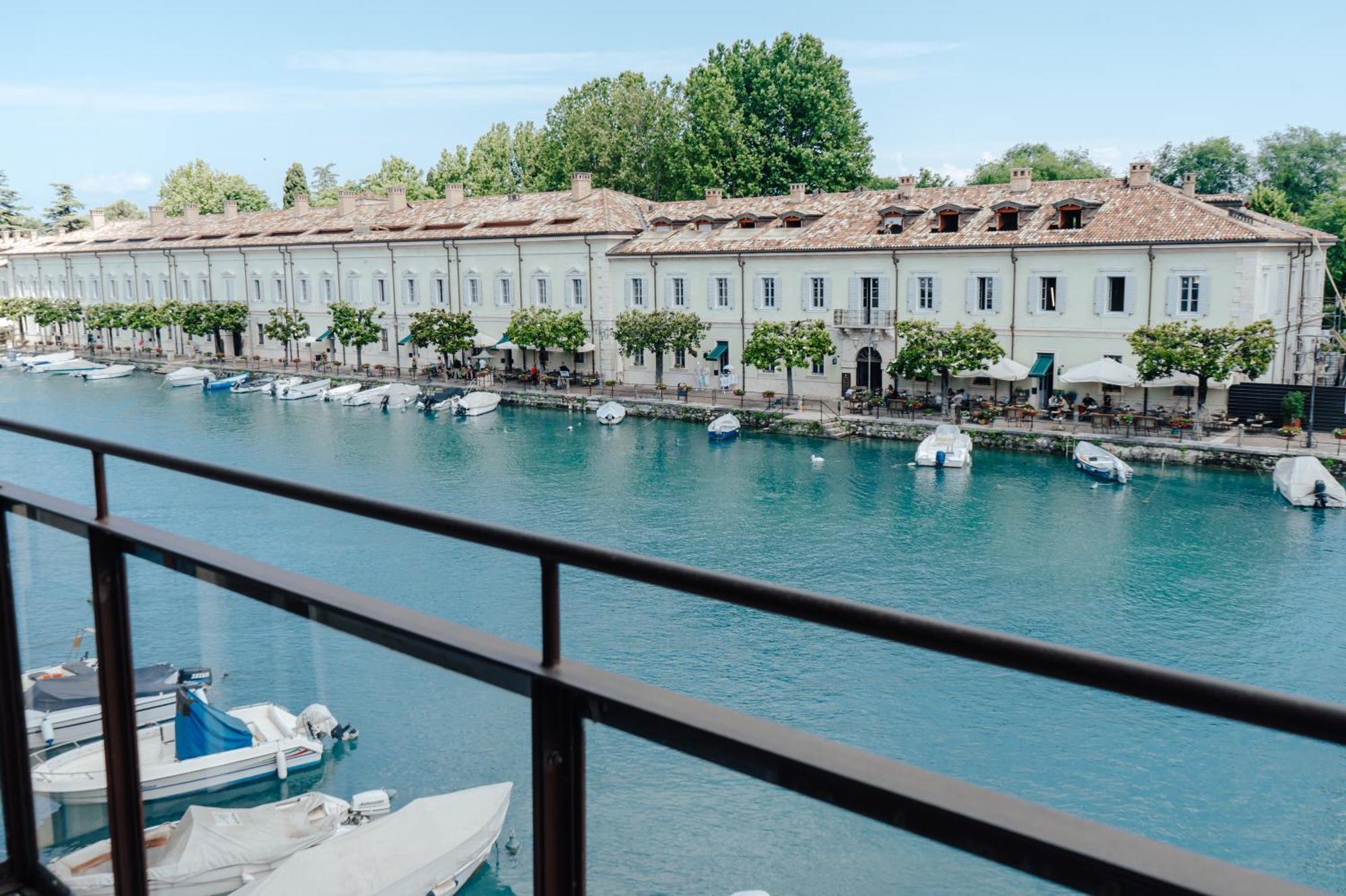 C House Rooms Lake Peschiera del Garda Buitenkant foto