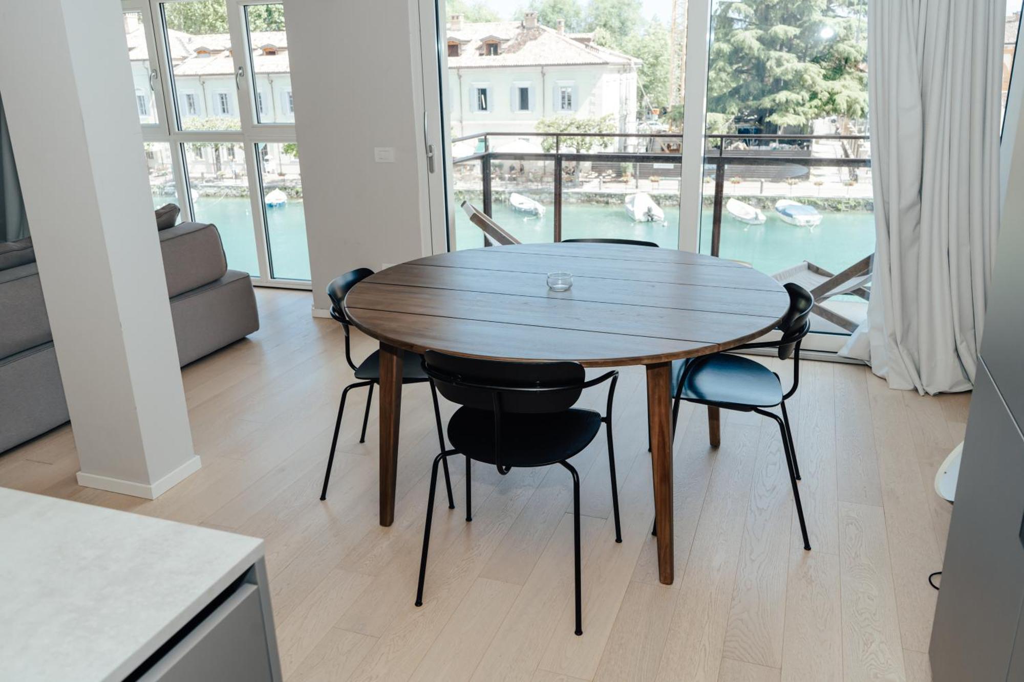 C House Rooms Lake Peschiera del Garda Buitenkant foto