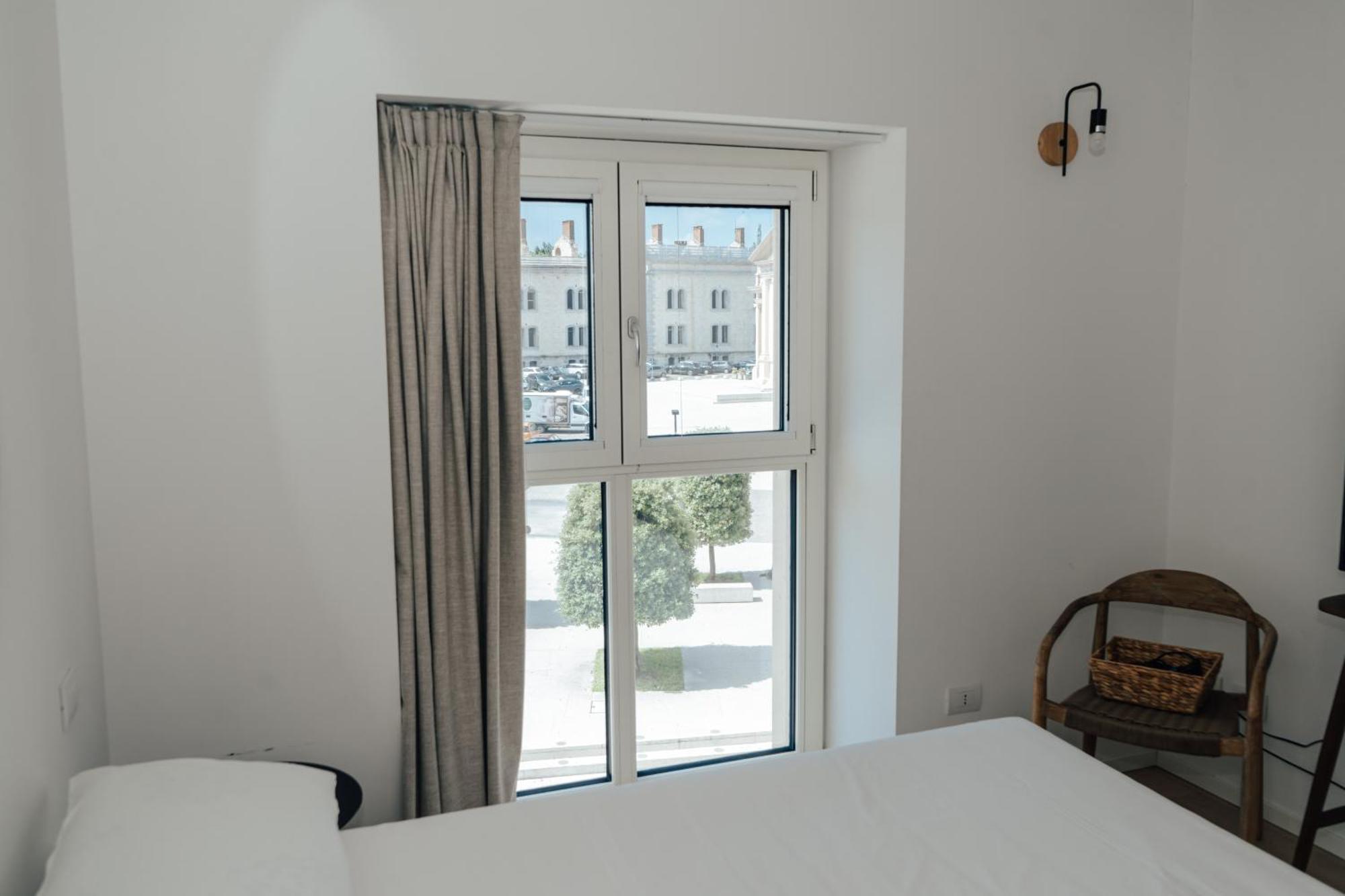 C House Rooms Lake Peschiera del Garda Buitenkant foto