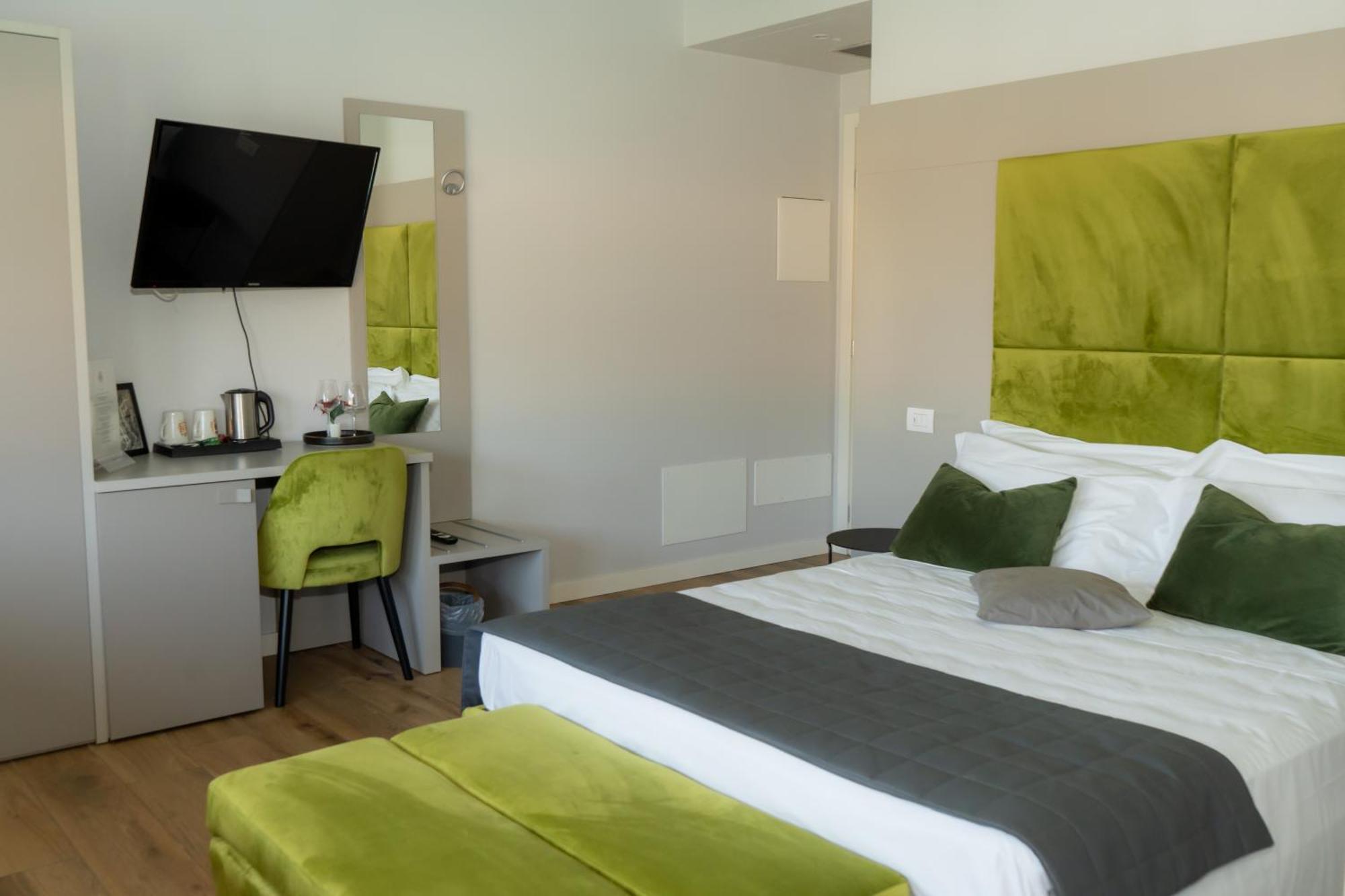 C House Rooms Lake Peschiera del Garda Buitenkant foto