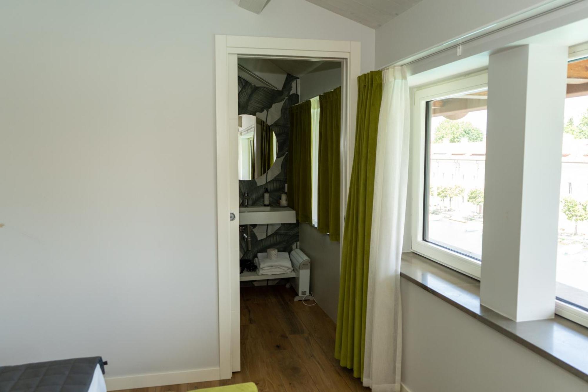 C House Rooms Lake Peschiera del Garda Buitenkant foto