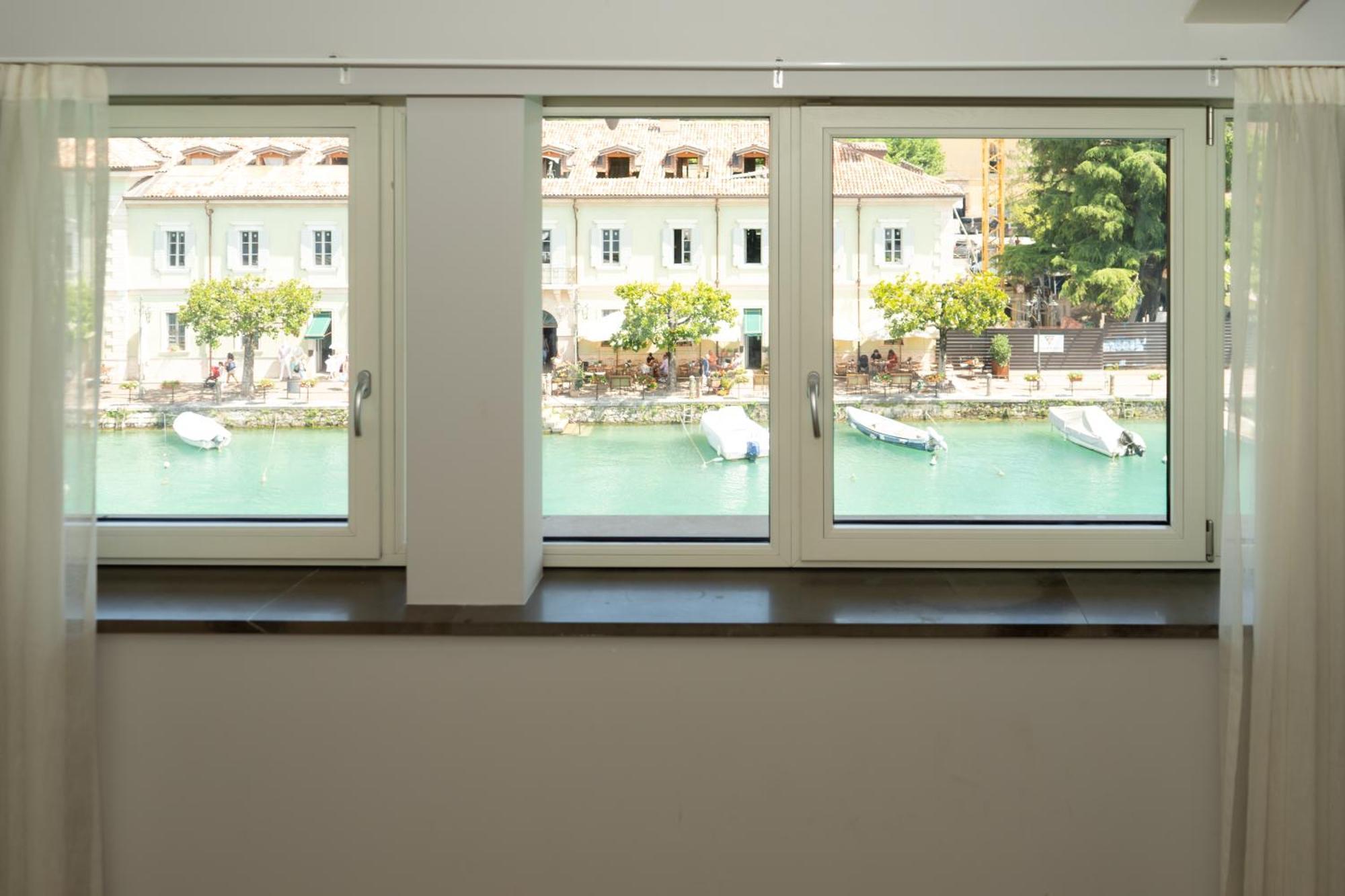 C House Rooms Lake Peschiera del Garda Buitenkant foto
