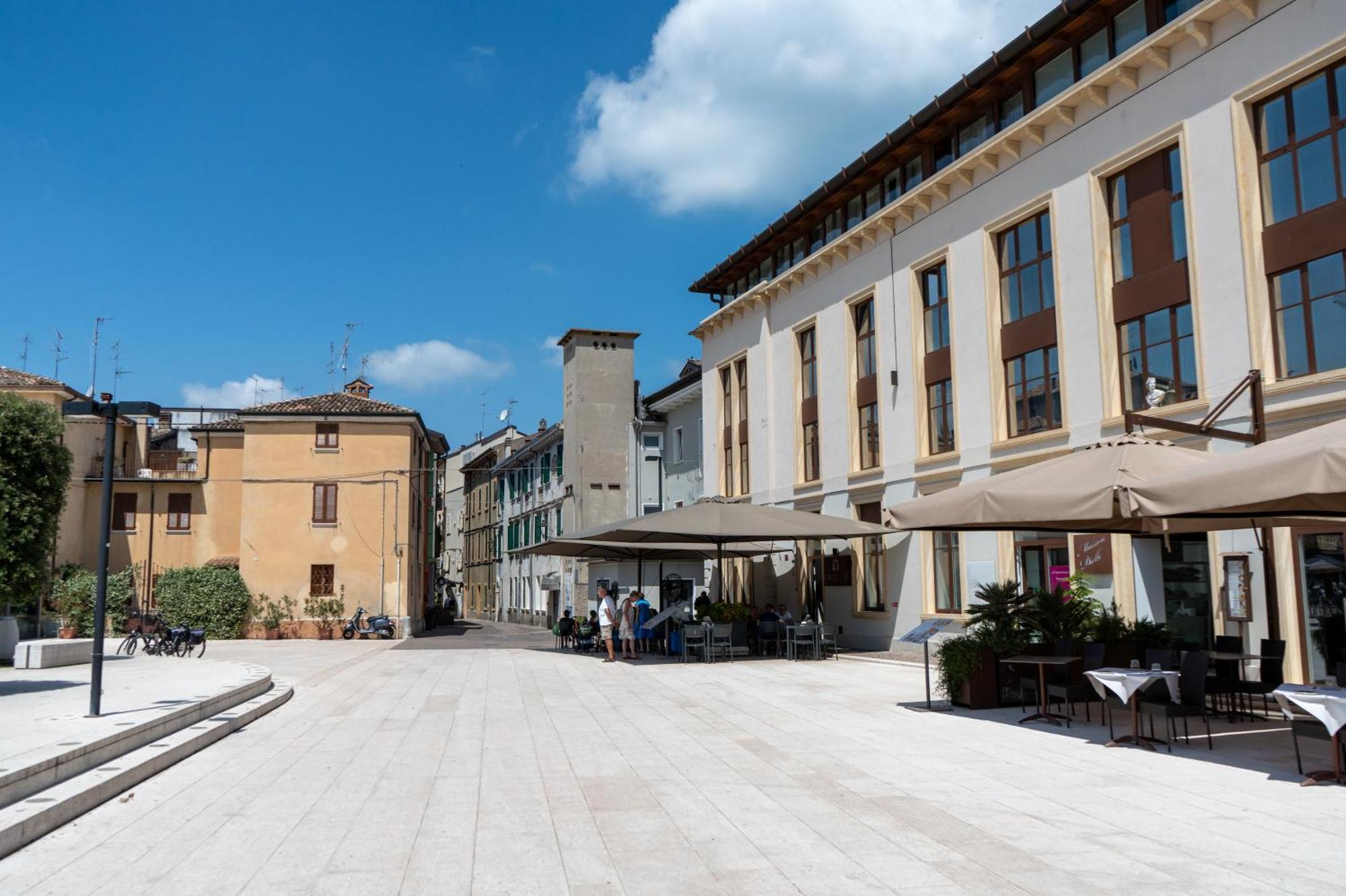 C House Rooms Lake Peschiera del Garda Buitenkant foto