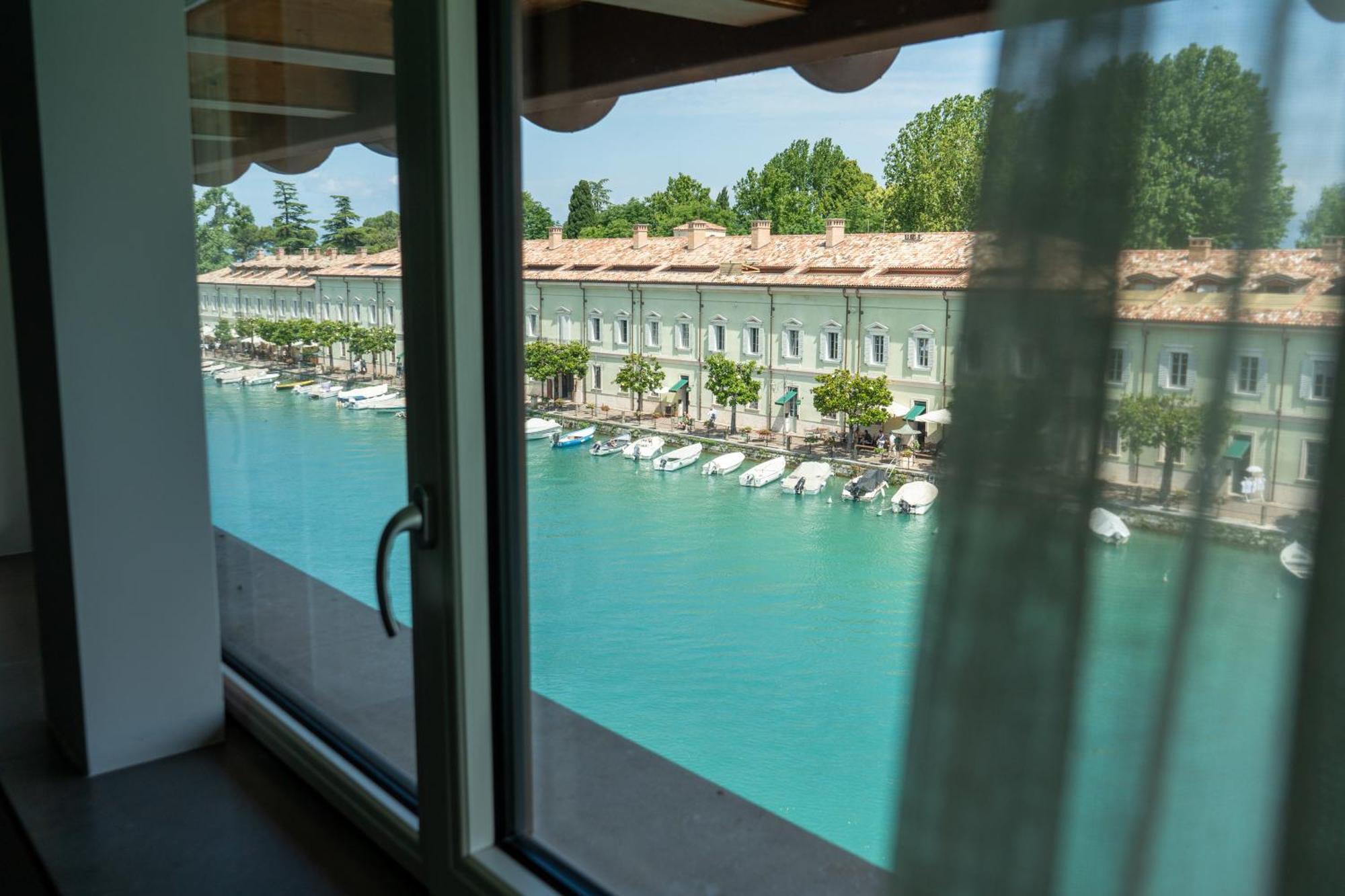 C House Rooms Lake Peschiera del Garda Buitenkant foto
