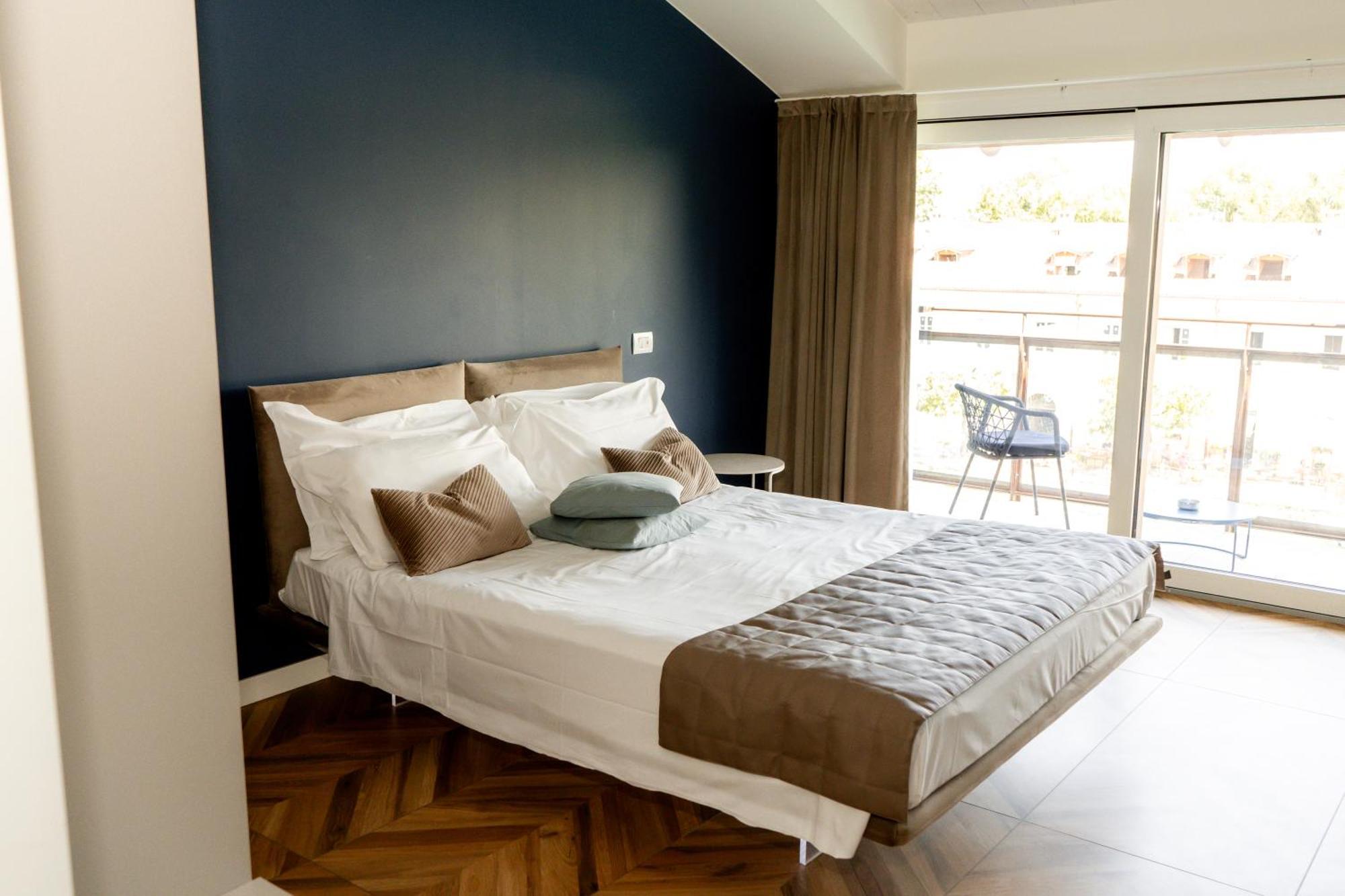 C House Rooms Lake Peschiera del Garda Buitenkant foto