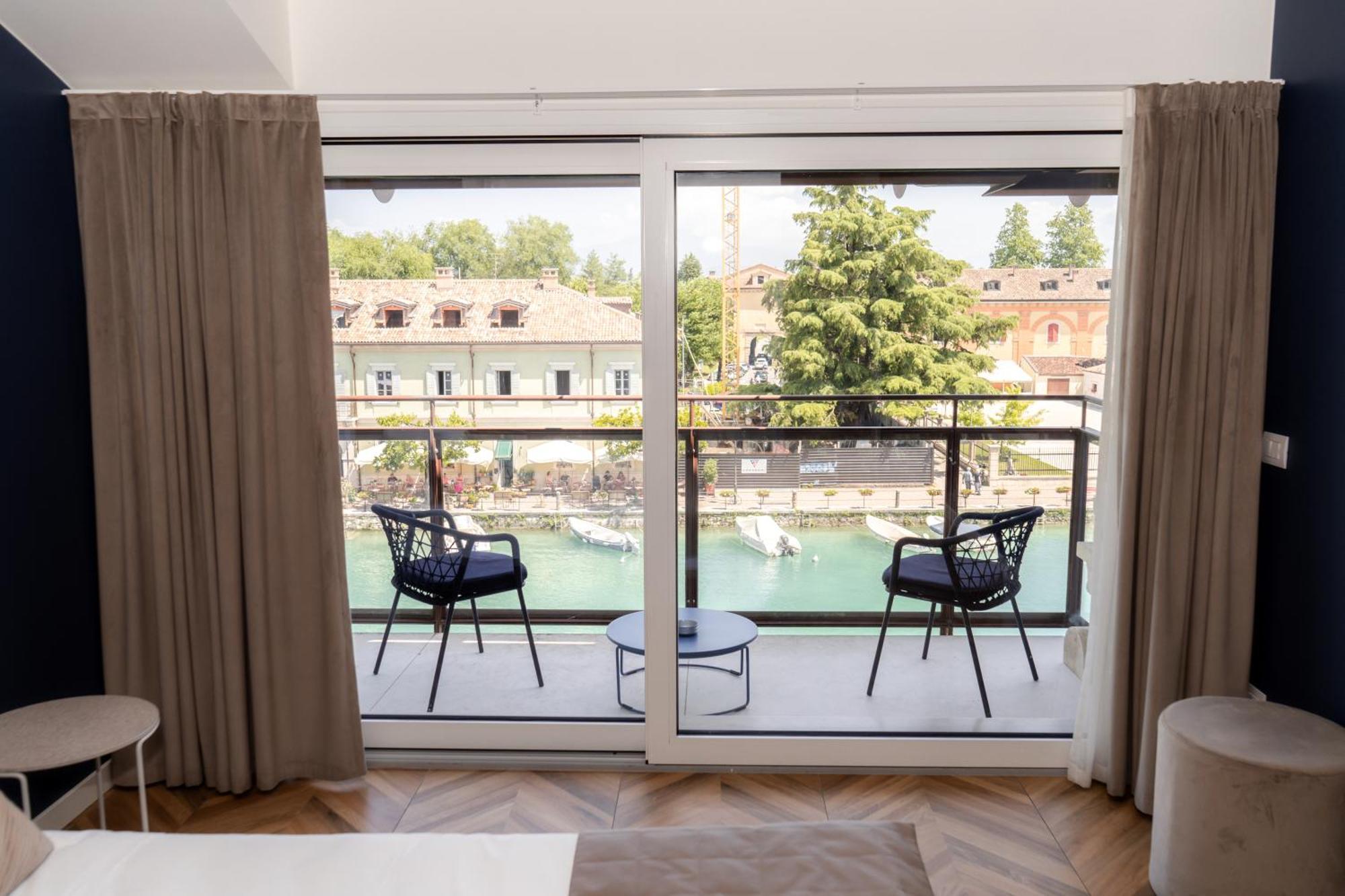 C House Rooms Lake Peschiera del Garda Buitenkant foto